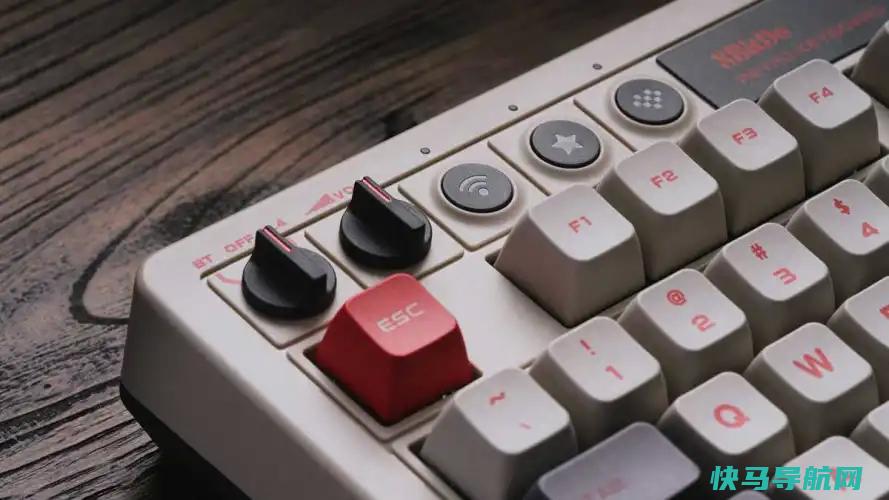 文章:《8BitDo的第一个键盘包括巨大的NES按键》_配图1