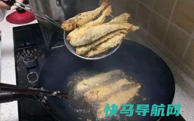 炸鱼时，有人裹面粉有人裹淀粉，大厨都不对，教你最正