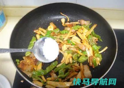 将杏鲍菇这样做，1次1锅米饭不够吃，简单易做特下饭