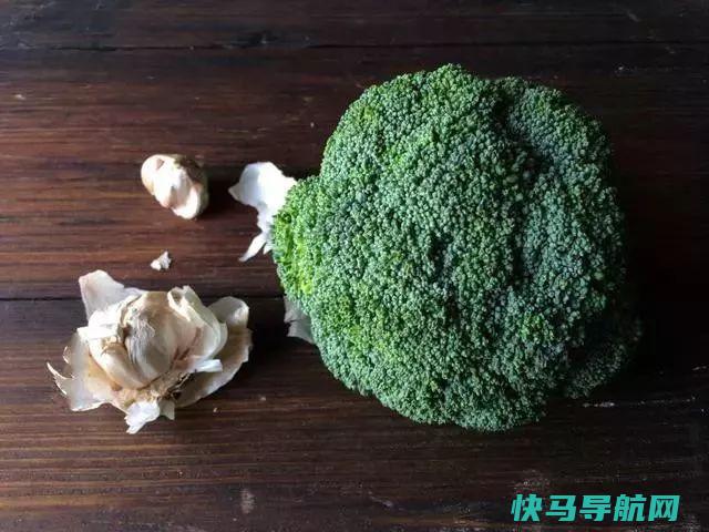 西蓝花才是真正的蔬菜之王，油泼西蓝花超简单超下