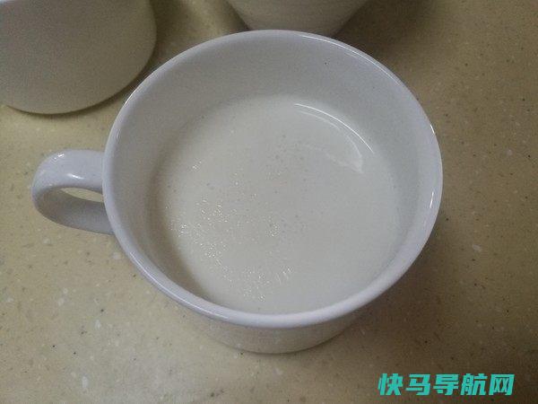 甜品就吃它，甜品大师教你自制双皮奶，果香浓郁，清凉