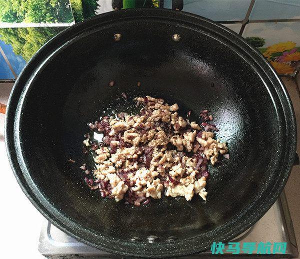 土豆别再切丝了，和这食材做成饼，巨好吃，我家孩子天