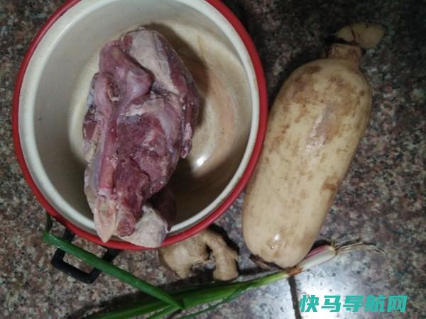 这种肉被称作长寿肉，最适合老人冬天进补，强身抗寒