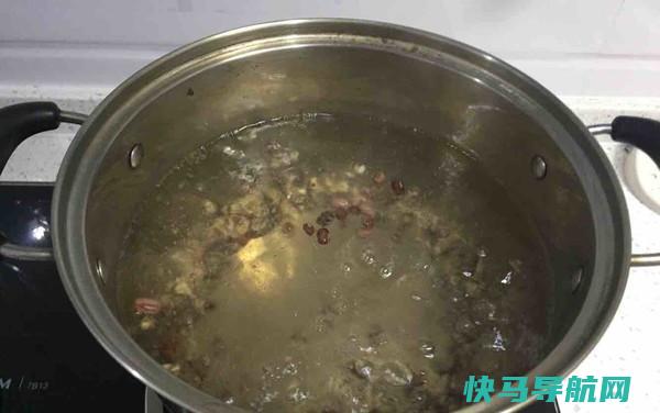 这两种食材搭配做豆浆，健脾祛湿，养心安神，失眠者要