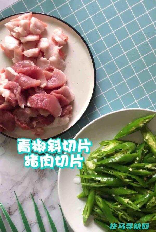 青椒炒肉这样做，青椒辣脆，肉香四溢，特别是用它腌肉