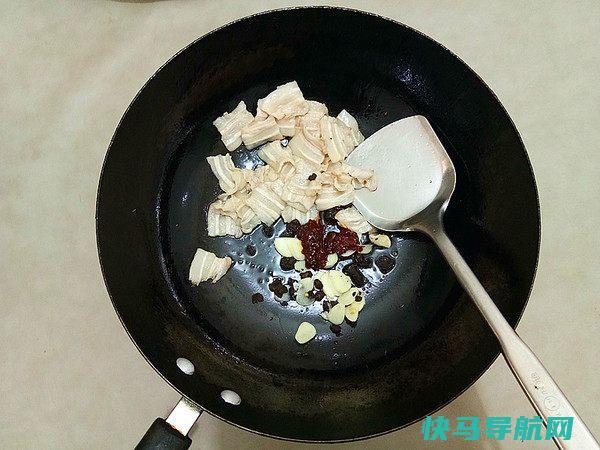 五花肉里加上这个竟然这么好吃，作为午餐不油腻，绝