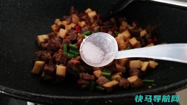 在家轻松做出的牛肉粒，拿到公司，同事都说很好吃