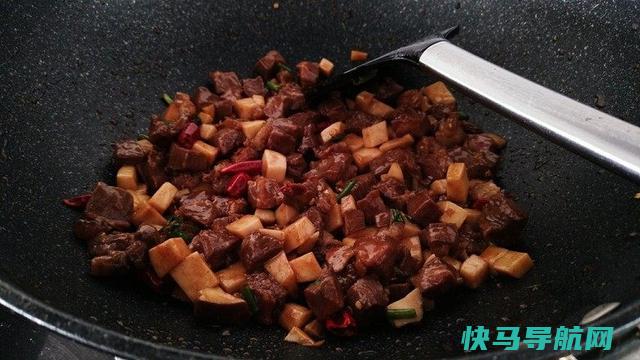 在家轻松做出的牛肉粒，拿到公司，同事都说很好吃