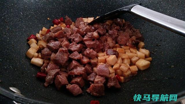 在家轻松做出的牛肉粒，拿到公司，同事都说很好吃