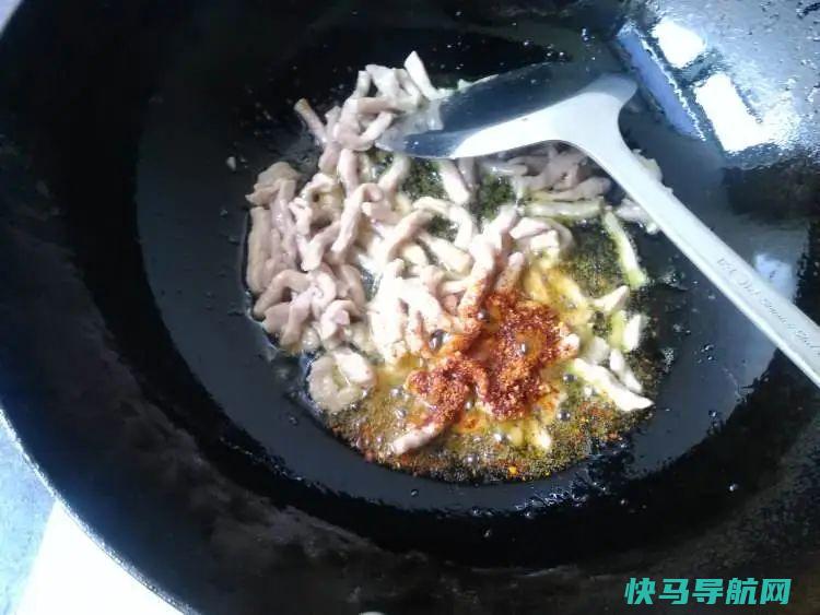 这道菜是“碱性食物”，经常吃一些，口臭找不到，补钙补脑，尽早吃