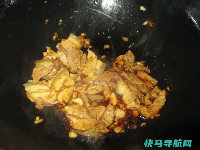 尖椒这样做，比虎皮尖椒还下饭，既简单又美味，夏天吃