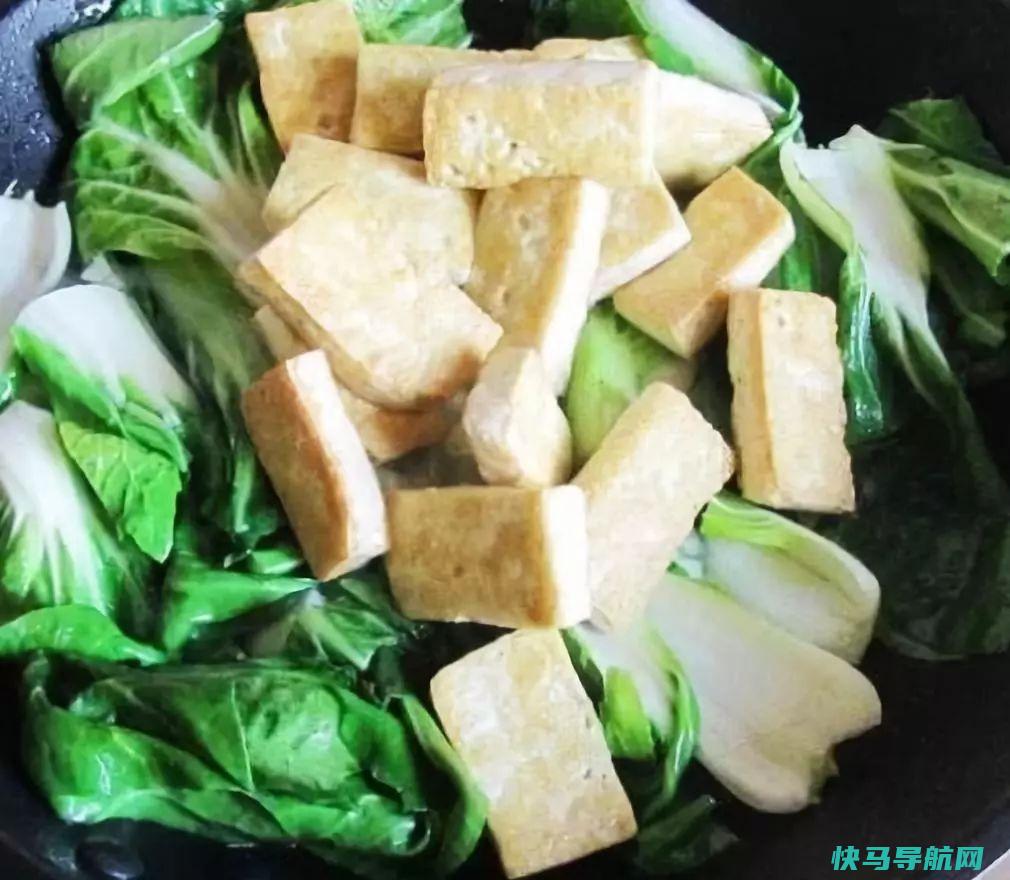 白菜豆腐绝配，教你这做法比荤菜还好吃又下饭，小孩