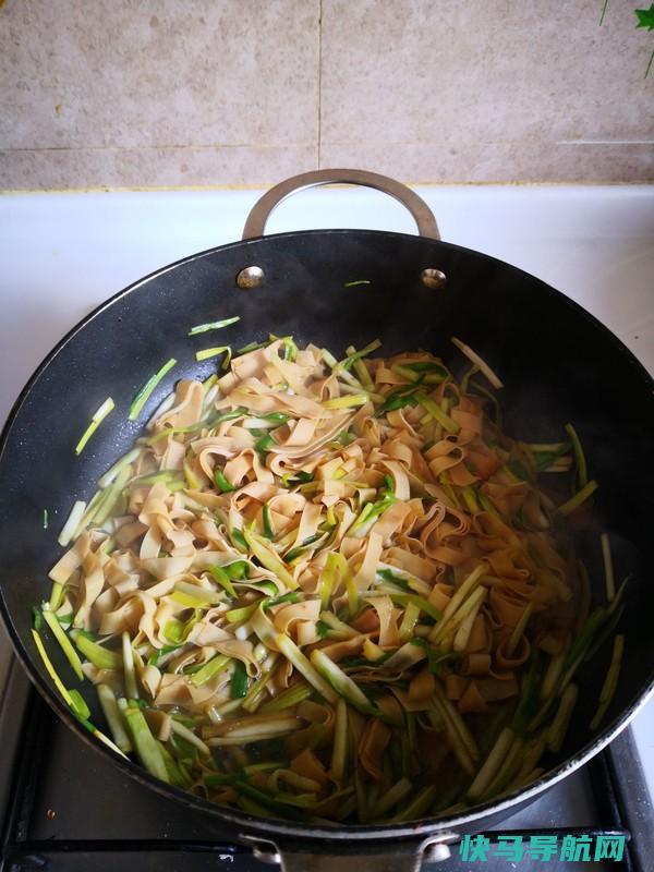 这菜是蛋白王，和它天生一对，汤汁鲜浓，鲜香味美