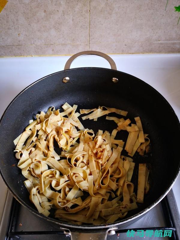 这菜是蛋白王，和它天生一对，汤汁鲜浓，鲜香味美