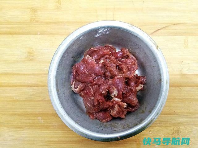 牛肉和它一起炒，炒出的肉爽滑鲜嫩，每次做1大盘，老