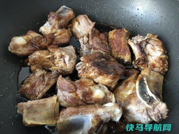 饭店做的排骨又酥又烂，原来是有妙招，怪不得自己做