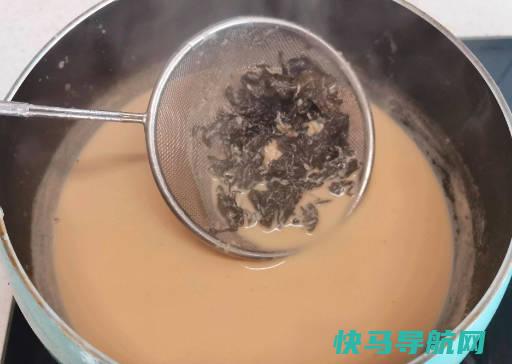 奶茶怎么做最简单方法，既方便又好喝（3种技巧让你的奶茶更好喝）